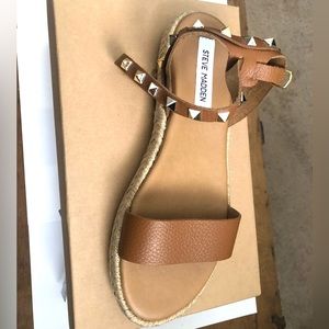 Steve Madden Womens size 10 studded espadrille sandals